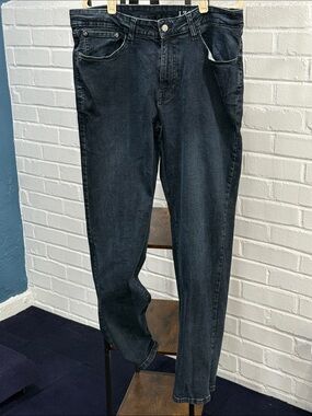 Izod Men's Black Slim Straight Jeans